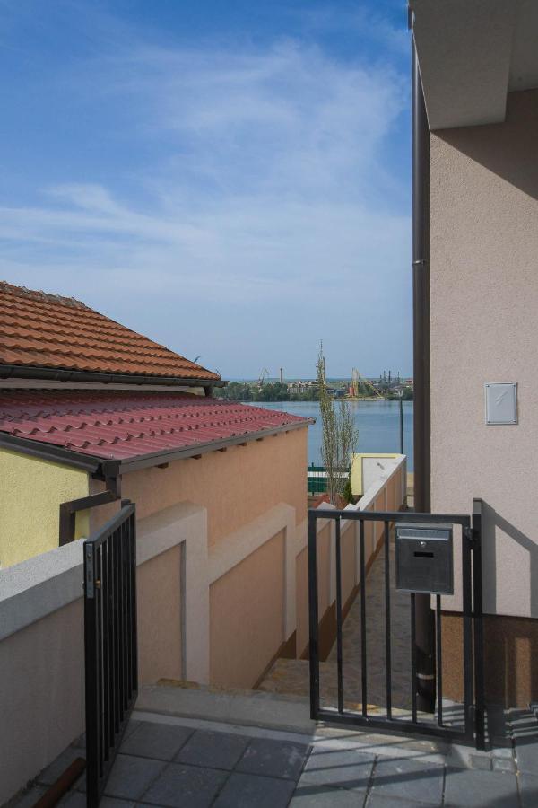 Apartment Plaza Kladovo Buitenkant foto